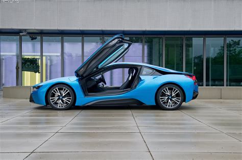 Photoshoot: BMW i8 in Protonic Blue