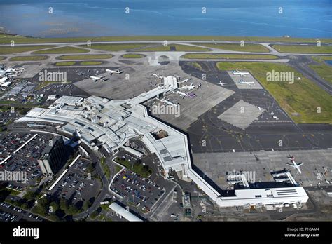 Auckland airport international terminal hi-res stock photography and images - Alamy