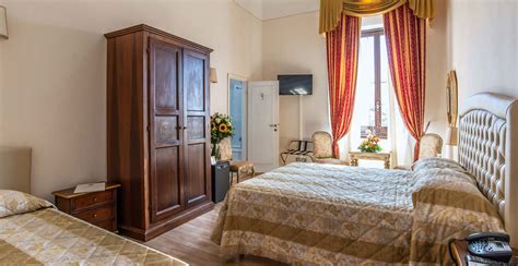 Choose the family room of Hotel Paris in Florence