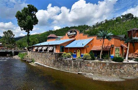 10 of the Best Restaurants in Gatlinburg TN With a View