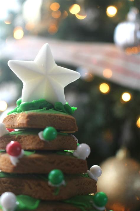 Gingerbread Christmas Tree - A Thousand Country Roads