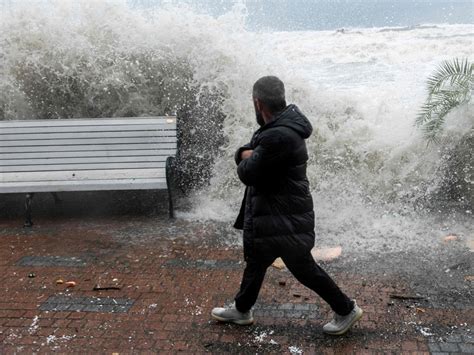 Powerful storm pounds the Black Sea region | Toronto Sun