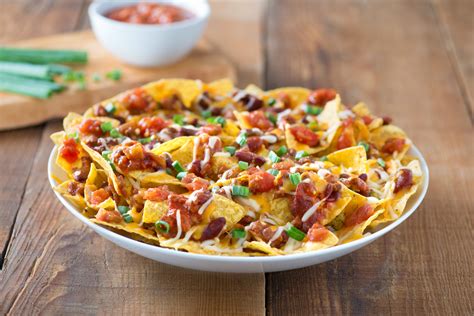 Chili Cheesy Nachos Recipe | Tostitos.ca