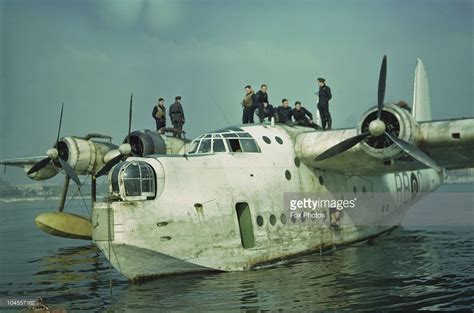 An RAF Short Sunderland flying boat and its crew, circa 1940. | Flying ...