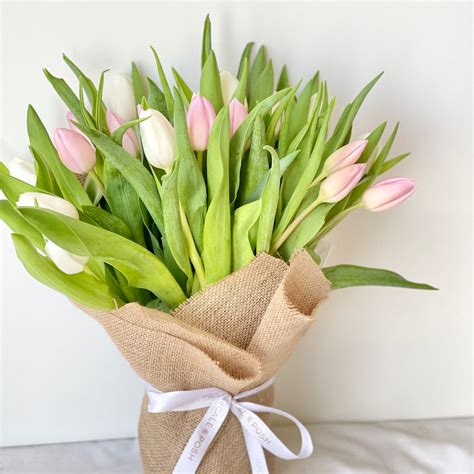 20 Pastel Tulips Burlap Wrapped Bouquet | Bouquets | Order flowers online – Upscale and Posh