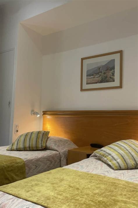 Hotel Busby in the heart of Nice, 78 spacious, practical and comfortable rooms - Hôtel Busby Nice