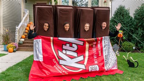 Kit Kat Halloween costume for 4 people breaks apart just like the candy | Fox Business