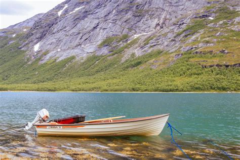 Reindeer herding in Norway's far north - Routes North