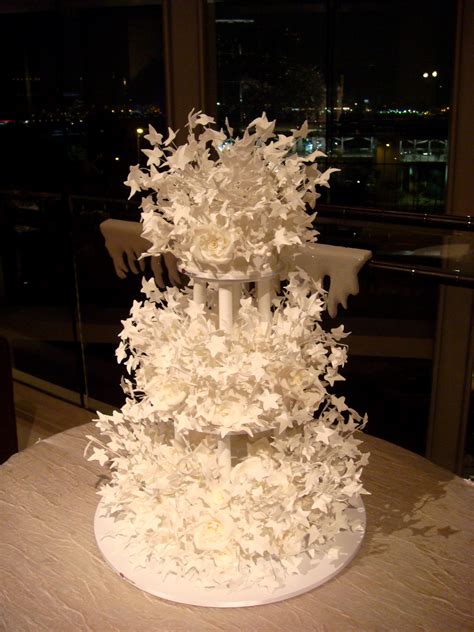 File:Amazing wedding cake, February 2008.jpg