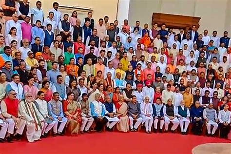 Parliament | Members of Parliament turn up in myriad colours for farewell pic at old Parliament ...