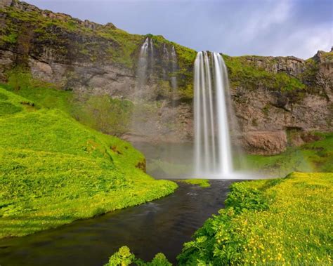 25 Best Iceland Waterfalls + Map of Waterfall Locations & Photo Tips!