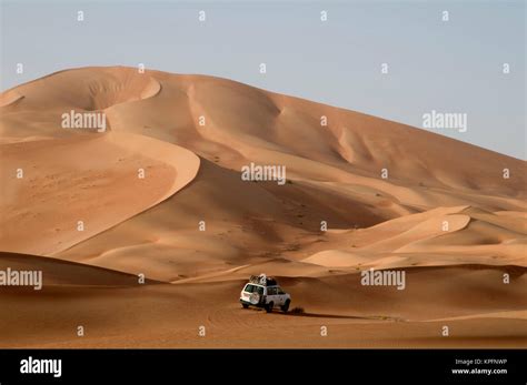 Oman, Rub Al Khali desert, driving on the dunes Stock Photo: 168762210 ...