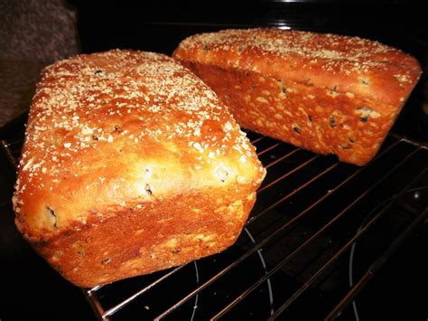 Herbed Olive Sandwich Loaf Recipe by Lynne - CookEatShare