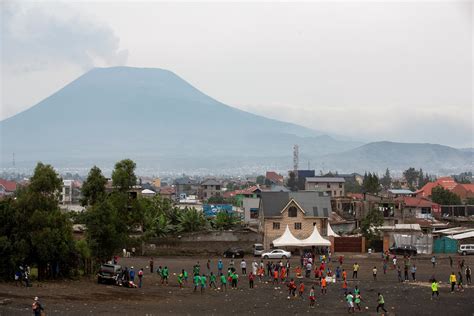 DR Congo's Nyiragongo volcano erupts triggering panic in Goma | Daily Sabah