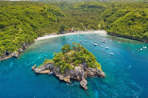 Crystal Bay at Nusa Penida - Hidden Beach and Dive Spot in Bali - Go Guides