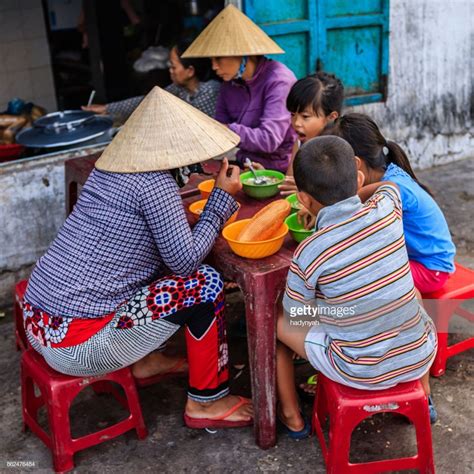 Family time! Vietnamese eating traditions involve all the family as it ...