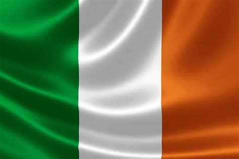 緑、白、およびオレンジ色の旗: アイルランドの旗の歴史、意味、および象徴性