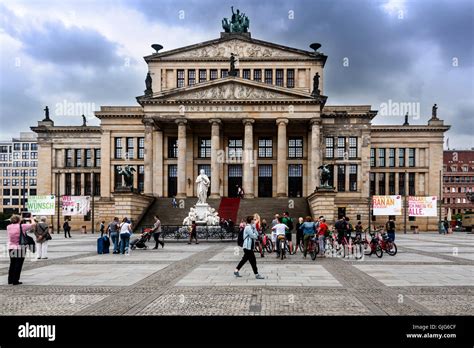 The Konzerthaus (concert hall), Gendarmenmarkt square, Mitte, Berlin ...