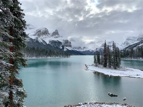 Taking Maligne Lake Cruise to Spirit Island in the Fall - deventuretime