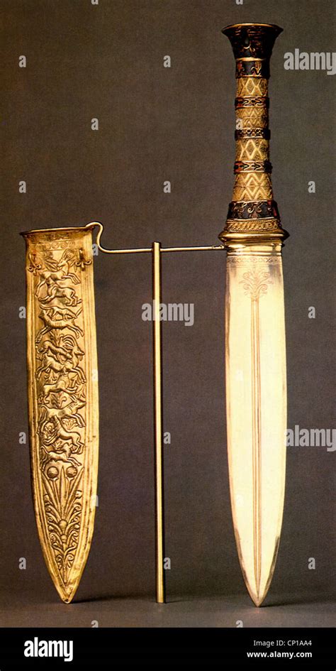 Tutankhamun dagger hi-res stock photography and images - Alamy