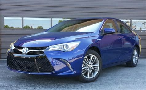 Test Drive: 2015 Toyota Camry Hybrid SE | The Daily Drive | Consumer Guide®