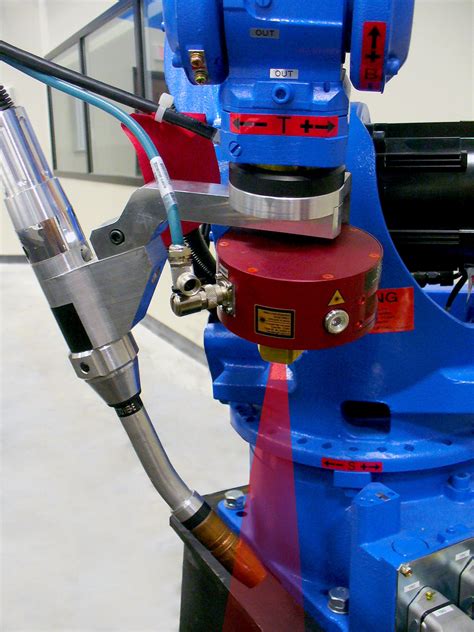 Improve Robotic Welding Applications with Seam Finding and Tracking