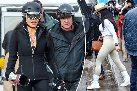 Jeff Bezos girlfriend Lauren Sanchez shows off her body in Aspen - Breaking News