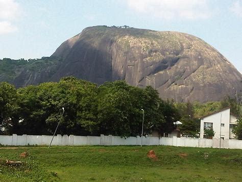 Aso Rock Presidential Villa, Abuja: History and Pictures