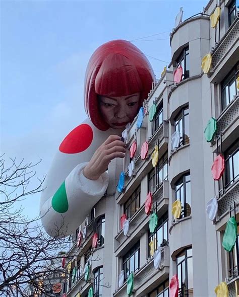 A World of Polka Dots: Yayoi Kusama installation at the Champs Elysées ...