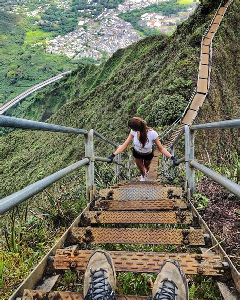 How to hike the Haiku Stairs in Hawaii - voyagefox