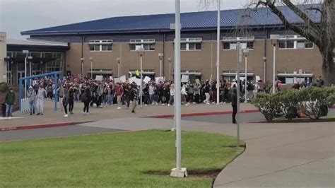 Oregon City High School students walk out over assembly video | kgw.com