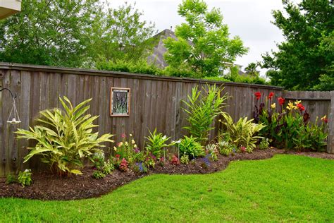 Garden Ideas Along A Fence - Garden Design Ideas