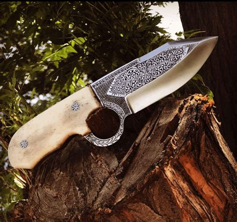 New handmade knife blade on hand engraved beautiful knives : knives