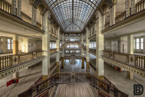 Abandoned shopping mall by Brian [1400 x 934] • /r/AbandonedPorn ...