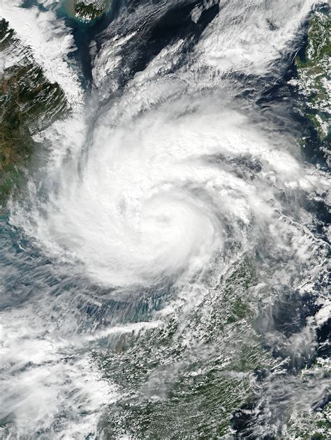 Typhoon Tembin - Wikipedia