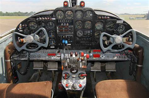 nhungdoicanh: Beechcraft 18 Twin Beech