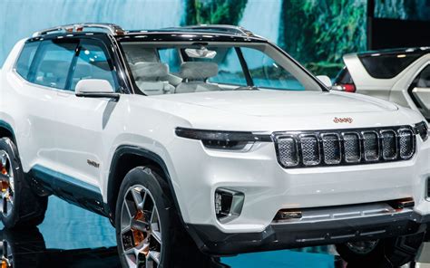 Jeep's plug-in hybrid SUV concept debuts with a ~40 miles all-electric ...