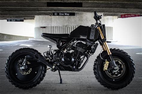 The Droog Moto Custom Kawasaki Ninja 250 R Scrambler x Street Fighter