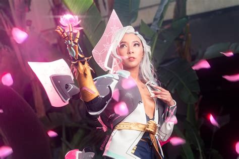 My Lifeweaver cosplay (@8bitpink) shot by @hahex.arw : r/Overwatch