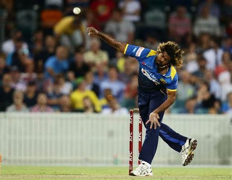 Watch: Lasith Malinga returns and so does the Yorker - CricTracker