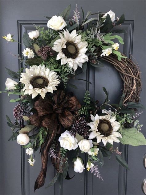 26 Beautiful Fall Wreaths - decorholic.co in 2020 | Easy fall wreaths, Spring door wreaths ...