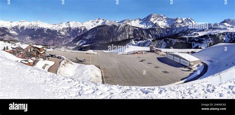 Flughafen, Altiport de Courchevel, Vallée de Courchevel, Departement Savoie, Frankreich Stock ...