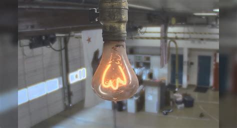 Longest burning light bulb, The centennial light bulb in livermore, California - Weekly Recess