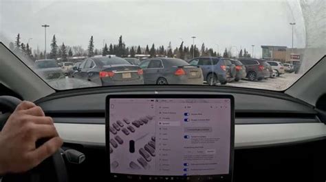 Tesla's 360 Degree Parking View With FSD Beta 10.69.25 | Torque News