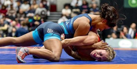 College Women Wrestling Programs