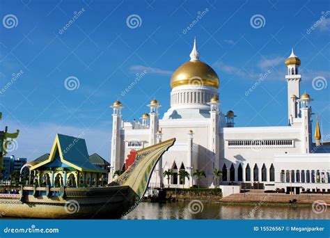 Brunei Mosque stock image. Image of prayer, golden, brunei - 15526567