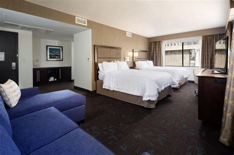 Hampton Inn & Suites Dallas Downtown - SixSuitcaseTravel