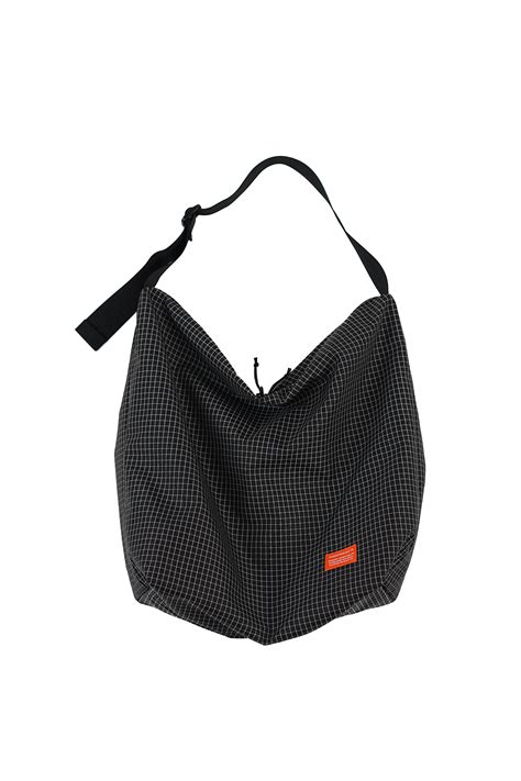 F137 KANGAROO BAG LARGE_BLACK GRIDSTOP - P O S H P R O J E C T S