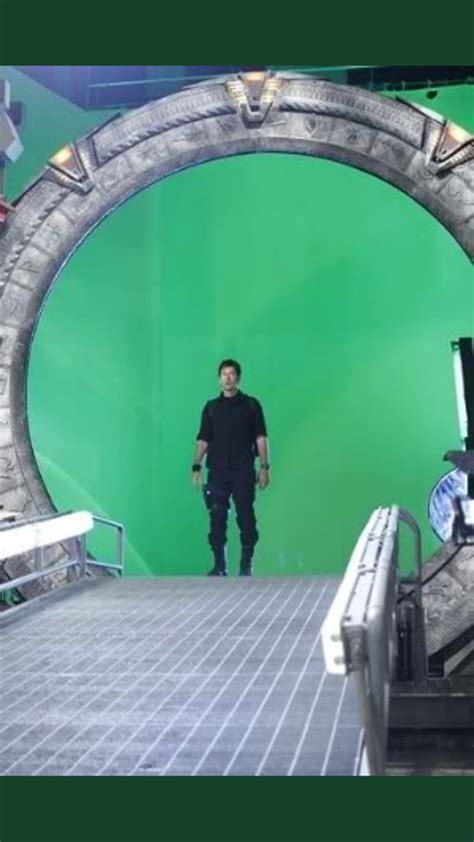 Cool behind the scenes photo Joe Flanigan. | Stargate, Stargate atlantis, Scenes