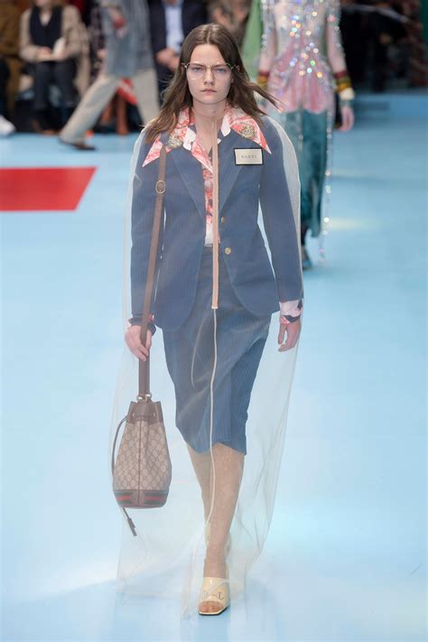 Gucci Hijab Fashion Show - Voal Motif